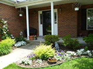 388 Meadow Valley Rd, Lexington, KY 40511