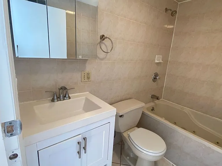 812 - OM-812 New York Avenue LLC — Photo 18
