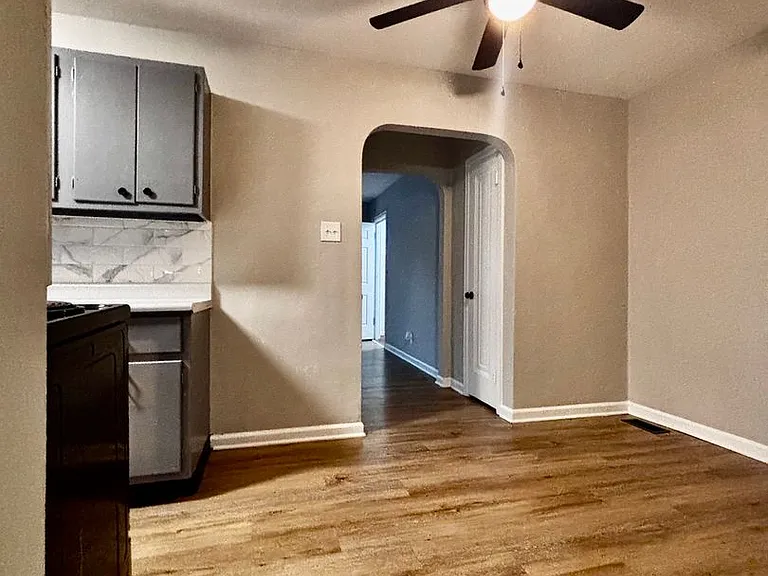 555 Hadley Avenue — Photo 9