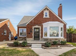 15130 Sprenger Ave, Eastpointe, MI 48021