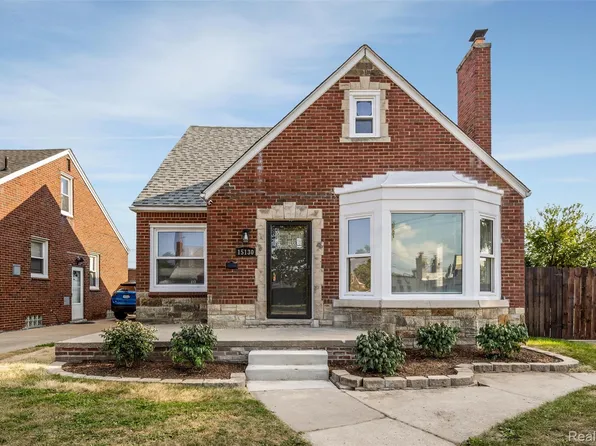 15130 Sprenger Ave, Eastpointe, MI 48021