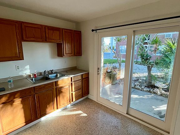 3rd image of 291 Causeway Blvd APT A