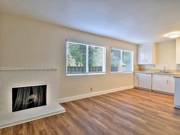 5th image of 94 Glen Eyrie Ave APT 4