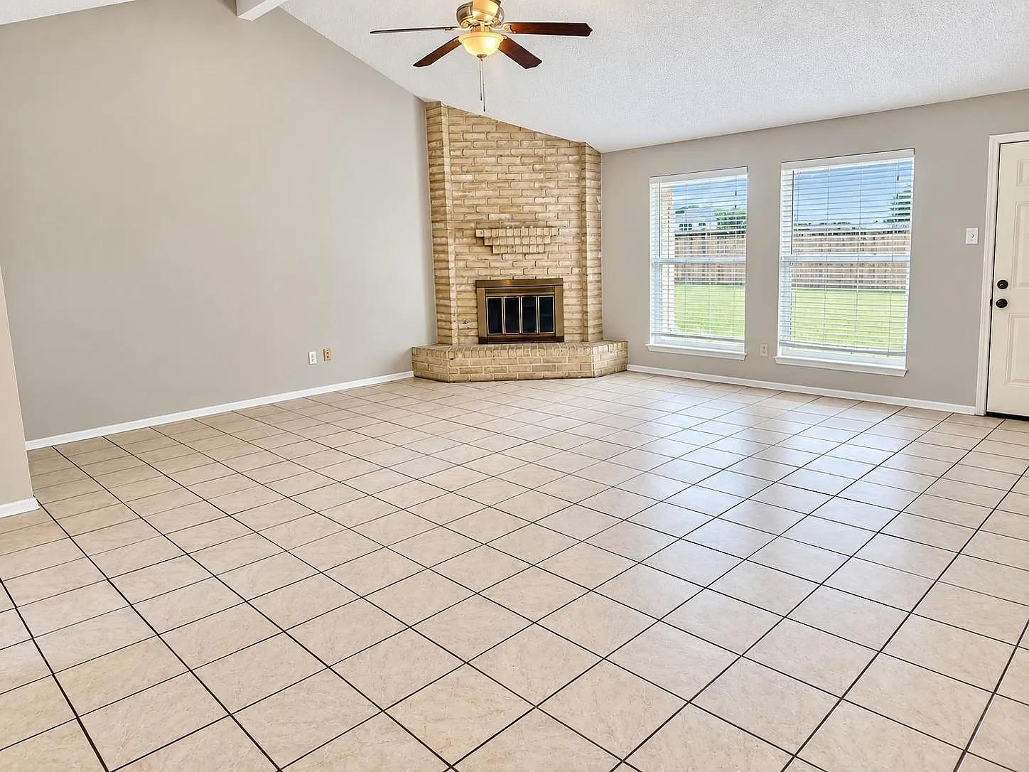 3 bed, 2.0 bath, 1488 sqft, $1,850 — Photo 3