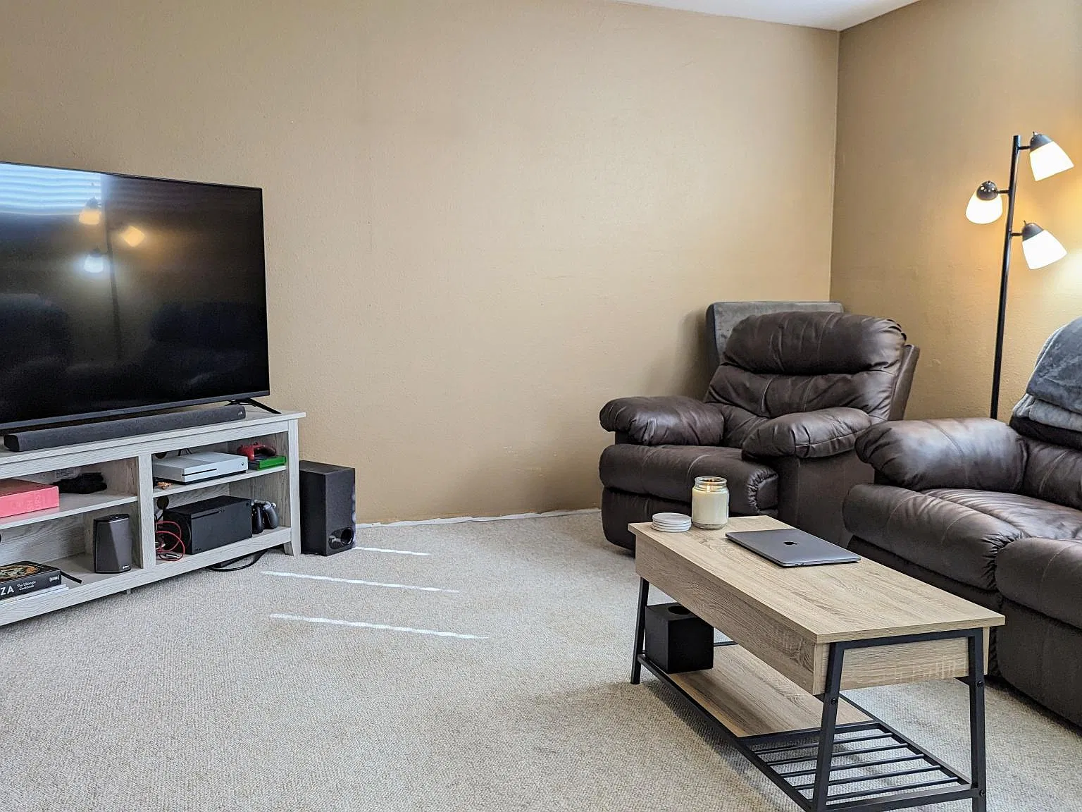 3 bed, 2.5 bath, 1800 sqft, $1,600 — Photo 3