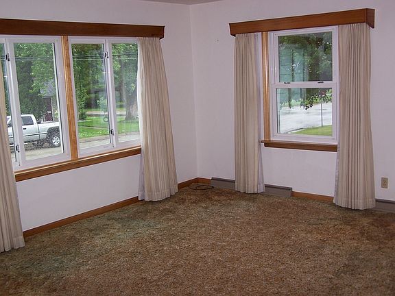 4th image of 504 C Ave