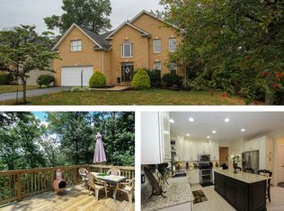 2486 Castlegreen Dr, Greencastle, PA 17225