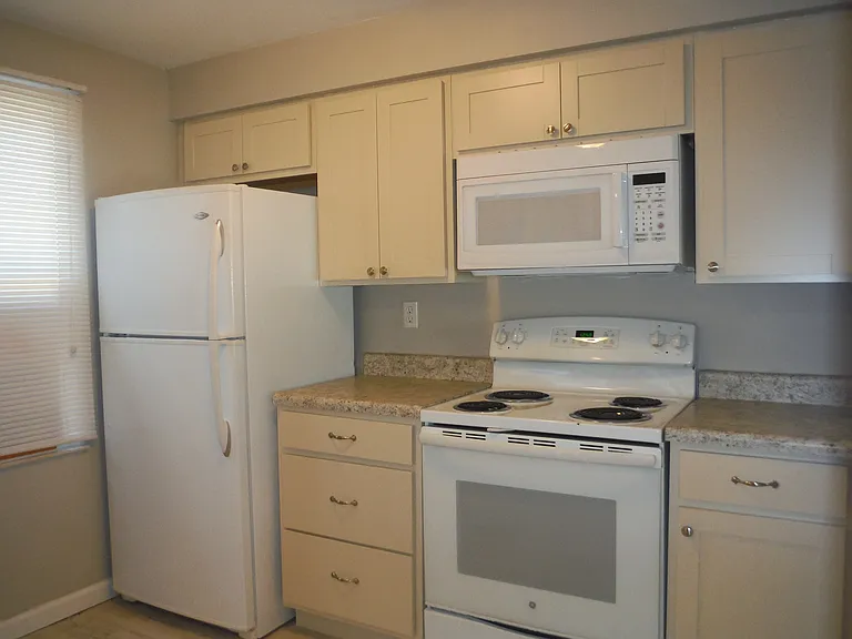9616 Vinca Cir #A — Photo 4