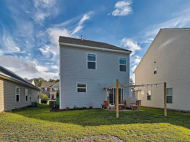 3 bed, 2.5 bath, 1674 sqft, $1,900 — Photo 3