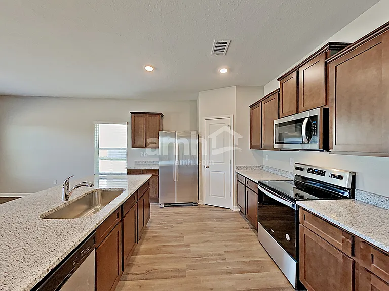 3430 Ridge Hill Pkwy — Photo 3