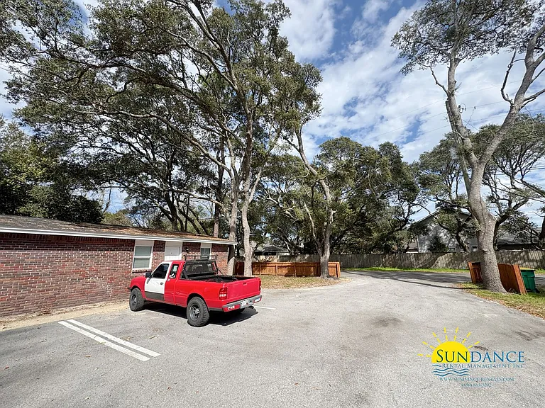 110 Hawkins Rd #B — Photo 16