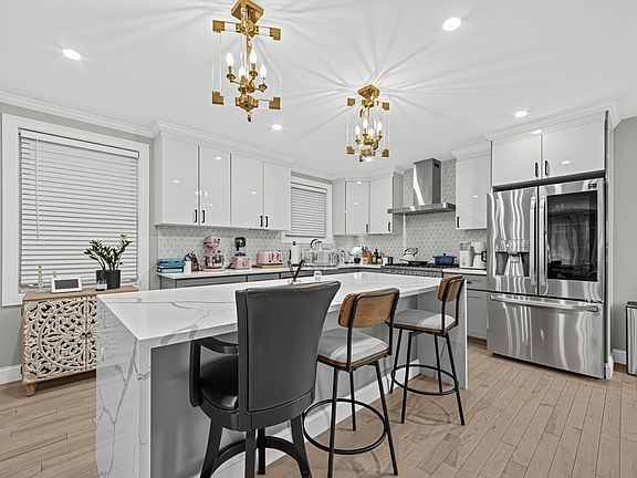 4th image of 76 Wordsworth St #1