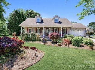 108 Garrison Dr, Statesville, NC 28677