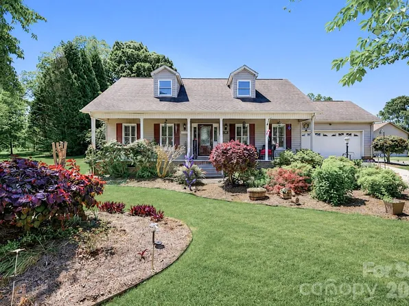 108 Garrison Dr, Statesville, NC 28677