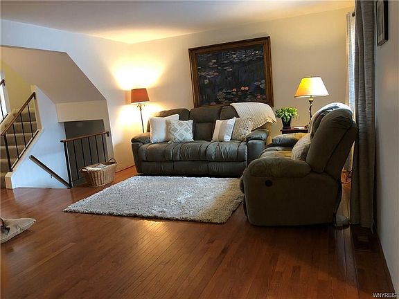 2nd image of 905 Winterset Ct