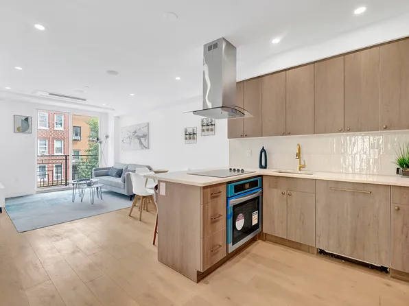 156 Tompkins Avenue image 10 of 14