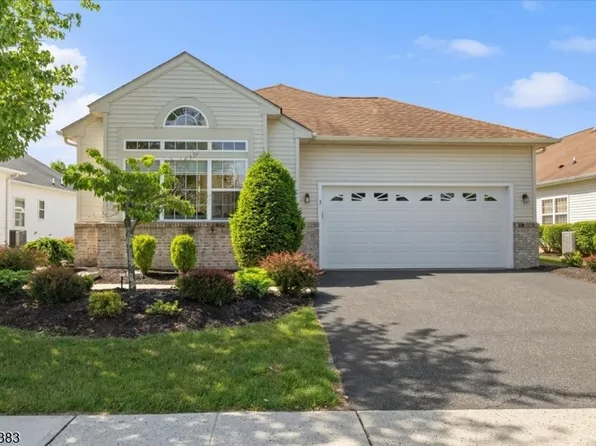3 Daulton Dr, Franklin Twp., NJ 08873