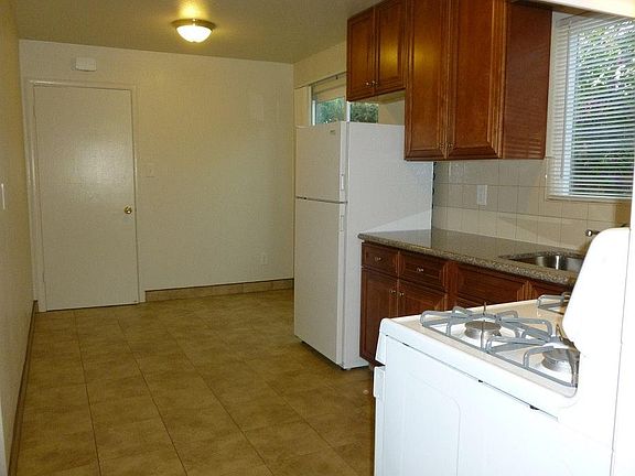 4th image of 455 Central Ct