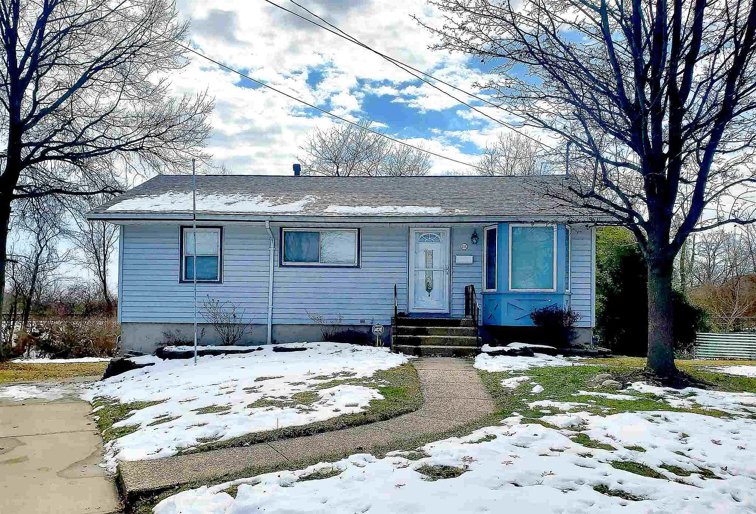456 Swan Cir photo 1