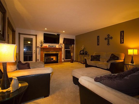2nd image of 3938 Rosemont Pl