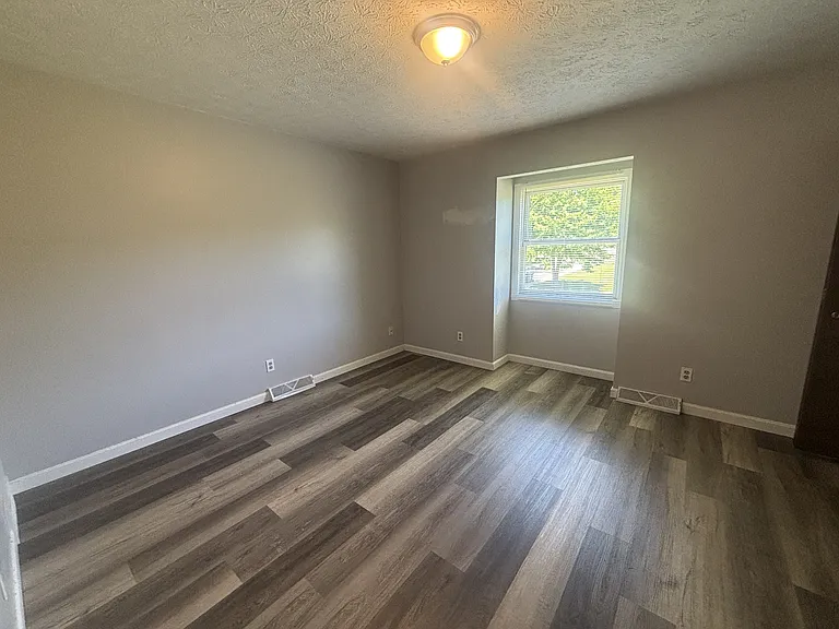 601 Lakeview Dr — Photo 7