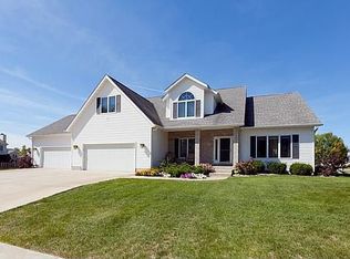 4714 Spring St, Davenport, IA 52807