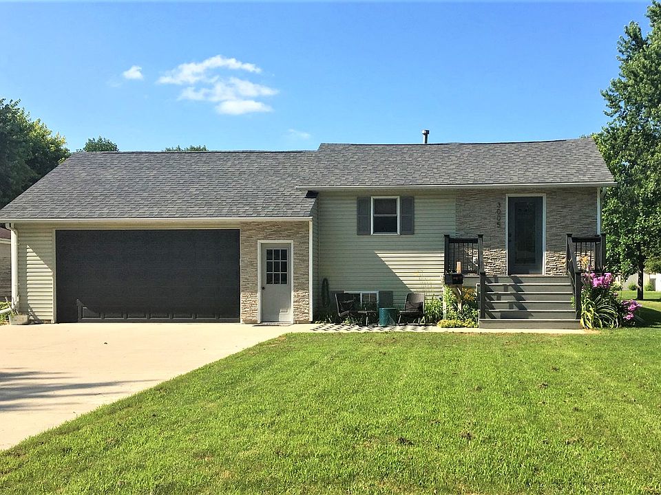 1st image of 3005 4th St