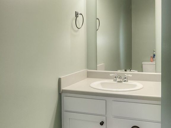 4th image of 306 S 15th St APT 302