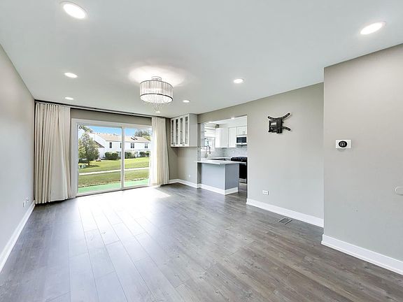 3rd image of 227 E Shagbark Ln