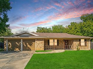 729 Plaza Dr, Fort Worth, TX 76140