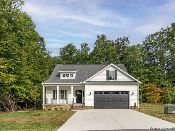 339 Highgate Dr, Hartfield, VA 23071