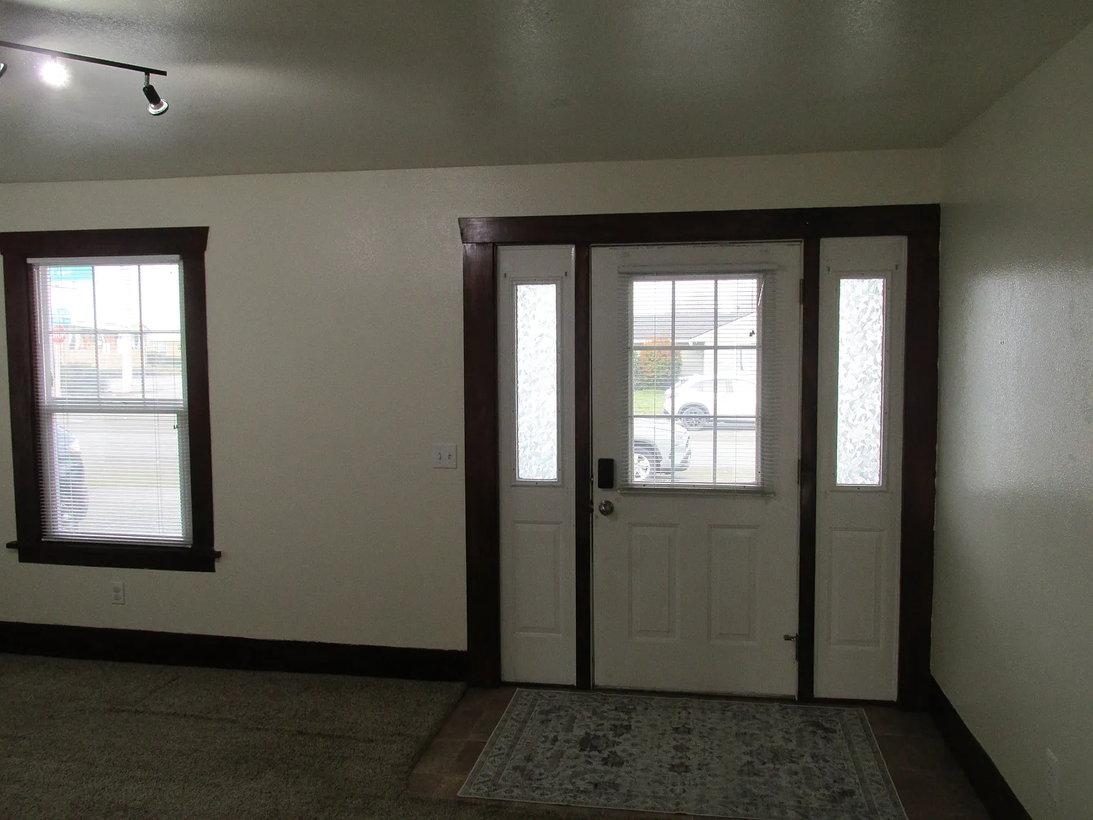 2 bed, 1.5 bath, 1288 sqft, $2,350 — Photo 2