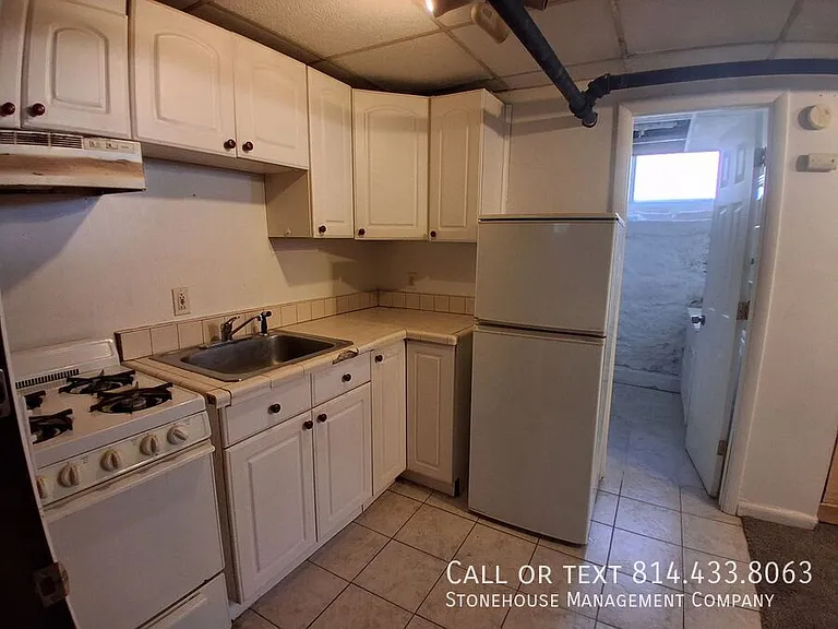 422 W 10th St #8 — Photo 4