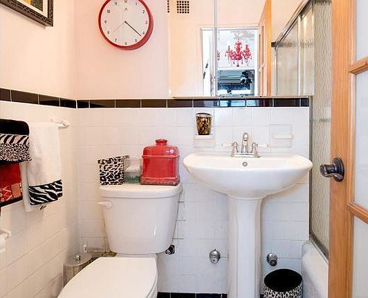 5th image of 210 E 15th St APT 9D
