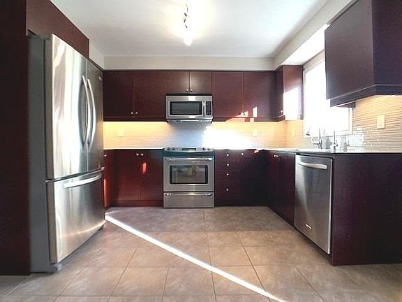 3rd image of 137 Four Seasons Cres