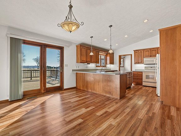 5th image of 10460 N Aspen Ave