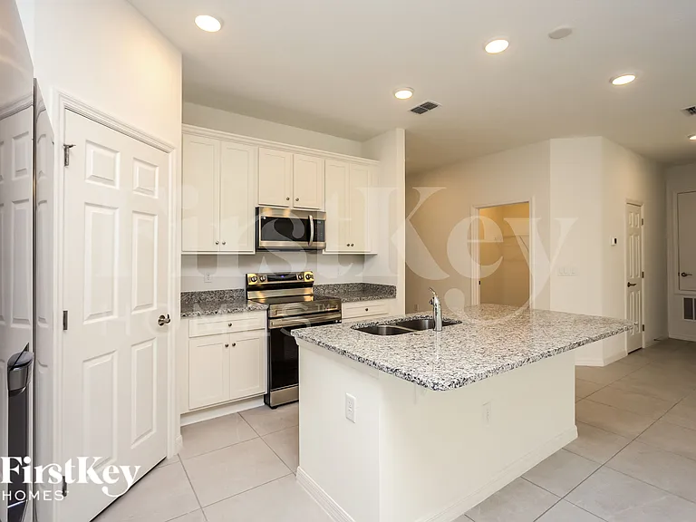 336 Corbel Ln — Photo 7