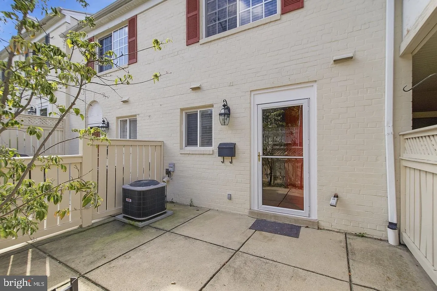 2 bed, 1.5 bath, 1060 sqft, $2,600 — Photo 3