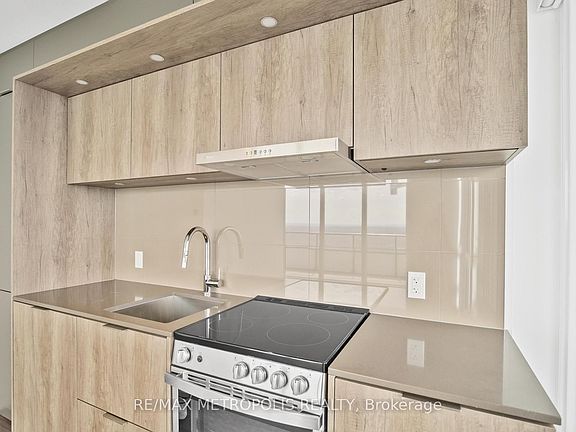 5th image of 448 Burnhamthorpe Rd W #5611