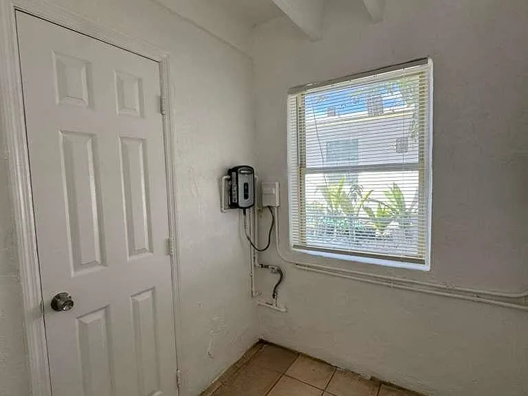 845 SW 6th St #4-D — Photo 8