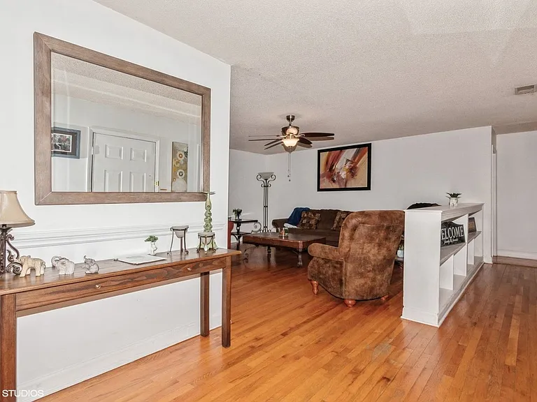 9938 Sandra Ln — Photo 4