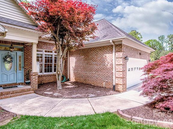 3rd image of 239 Pinnacle Shores Dr