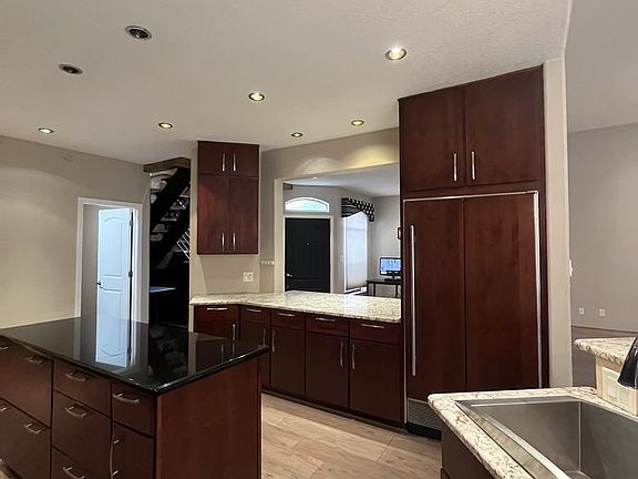 5th image of 2114 Black Willow Dr NE