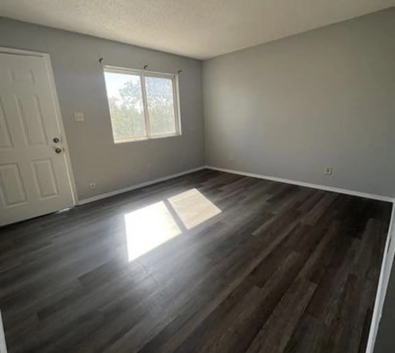 2 bed, 750 sqft, $945 — Photo 2