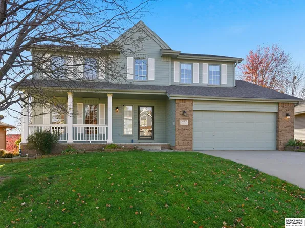 2001 Liberty Ln, Papillion, NE 68133