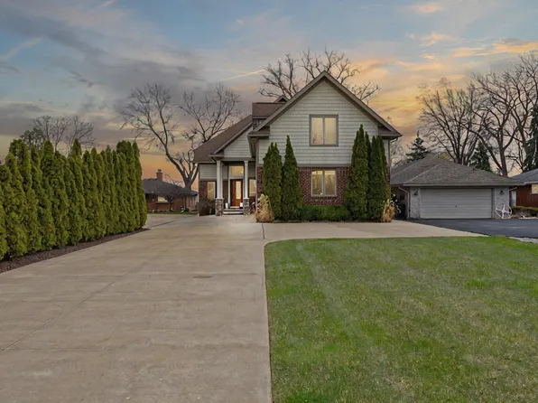 26918 Koerber St, Saint Clair Shores, MI 48081