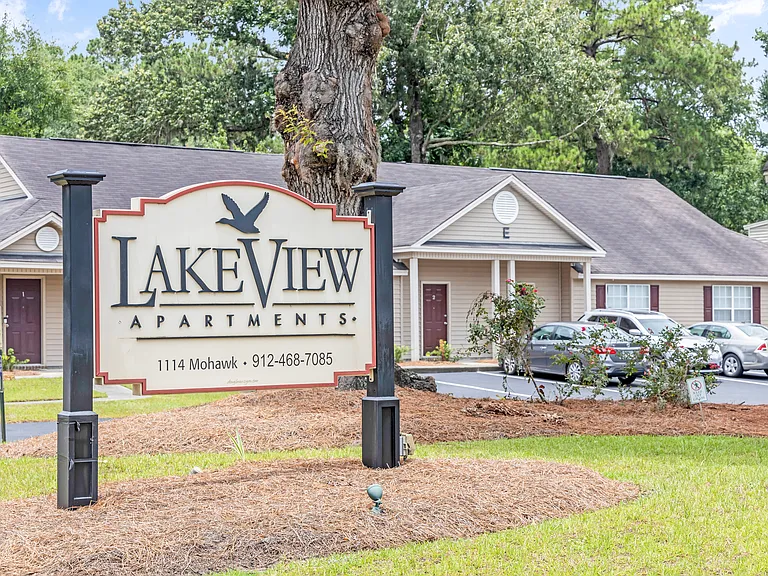 Lakeview Oaks Townhomes — Photo 27