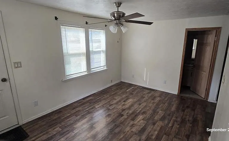 214 Sharon Ave — Photo 5