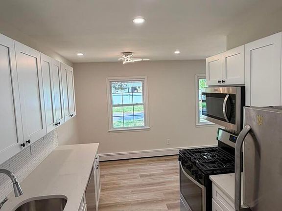 5th image of 48 Stonehurst Blvd C