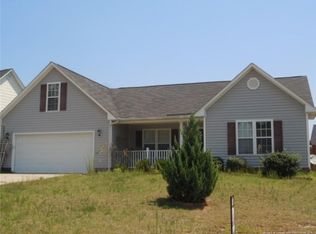 921 Bramblegate Rd, Hope Mills, NC 28348